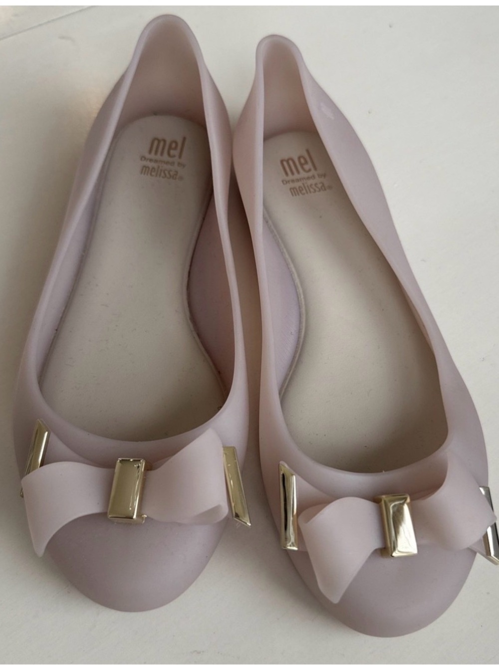 Mel Dreamed by Melissa jelly flats featuring a bow. Size 13